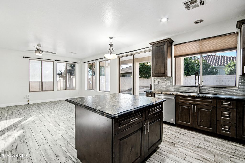 Image 11 of property listing at 563 E KRISTA Way, Tempe, AZ 85284