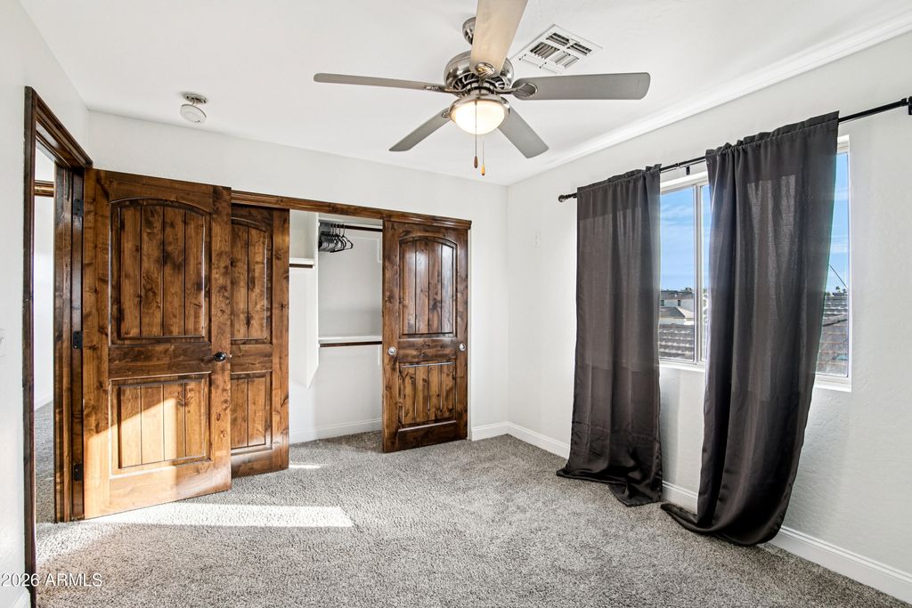 Image 20 of property listing at 563 E KRISTA Way, Tempe, AZ 85284