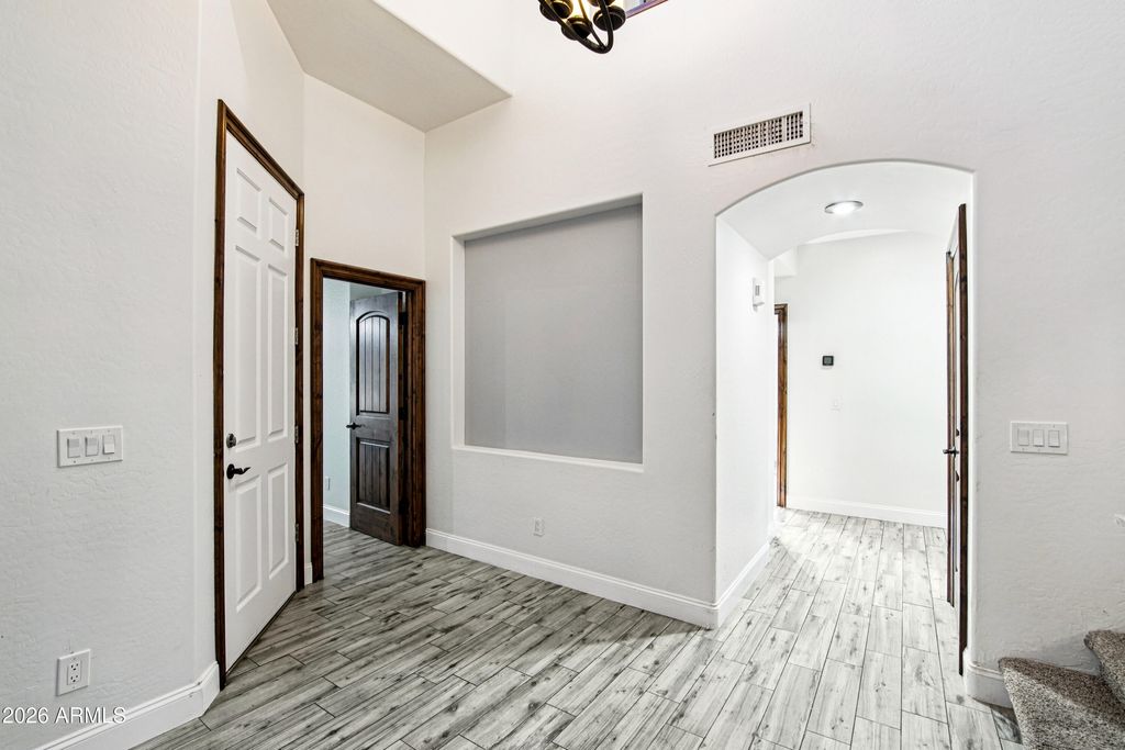 Image 23 of property listing at 563 E KRISTA Way, Tempe, AZ 85284