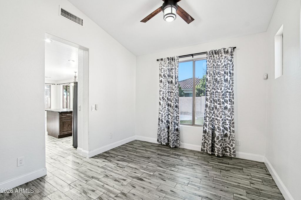 Image 24 of property listing at 563 E KRISTA Way, Tempe, AZ 85284