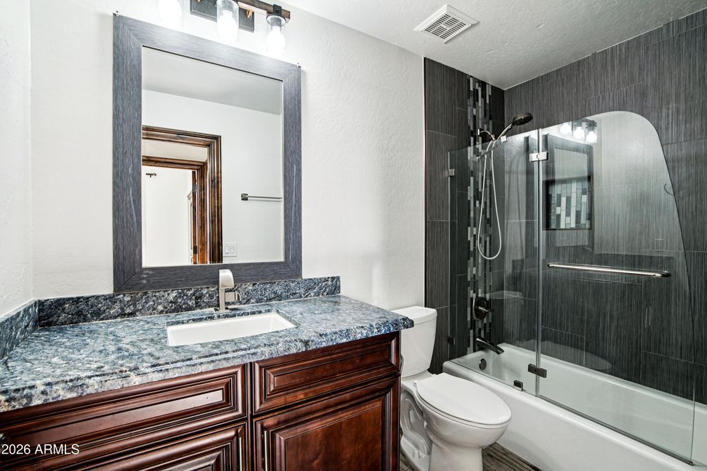 Image 27 of property listing at 563 E KRISTA Way, Tempe, AZ 85284