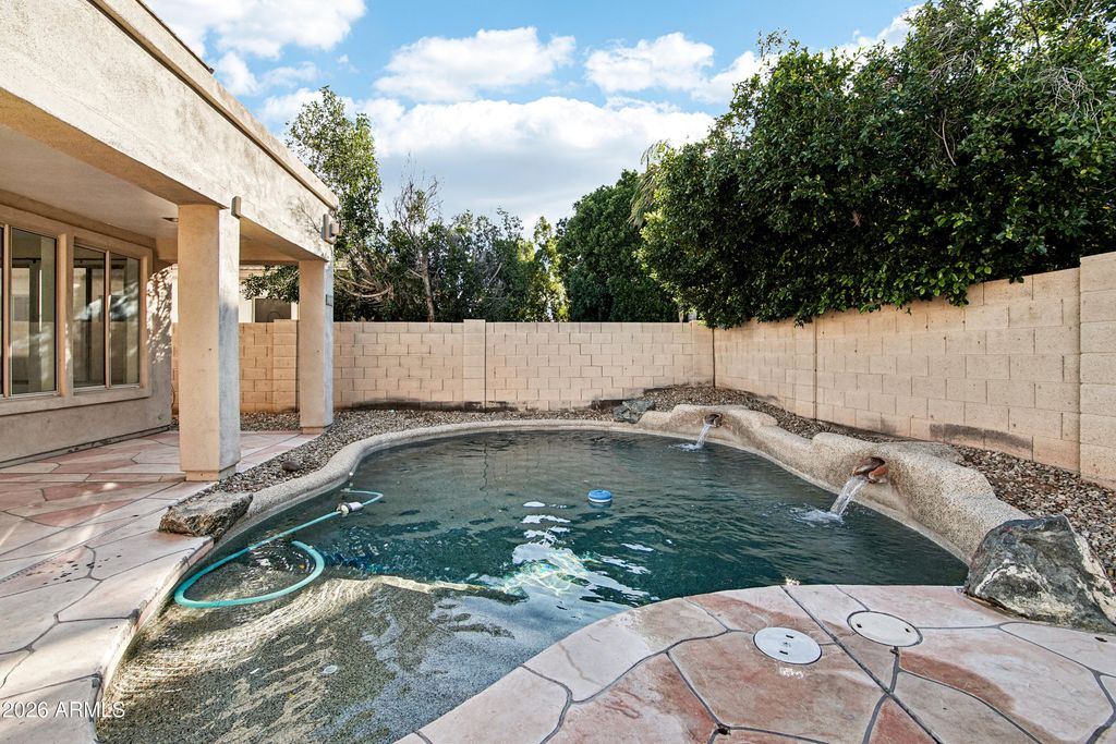 Image 31 of property listing at 563 E KRISTA Way, Tempe, AZ 85284