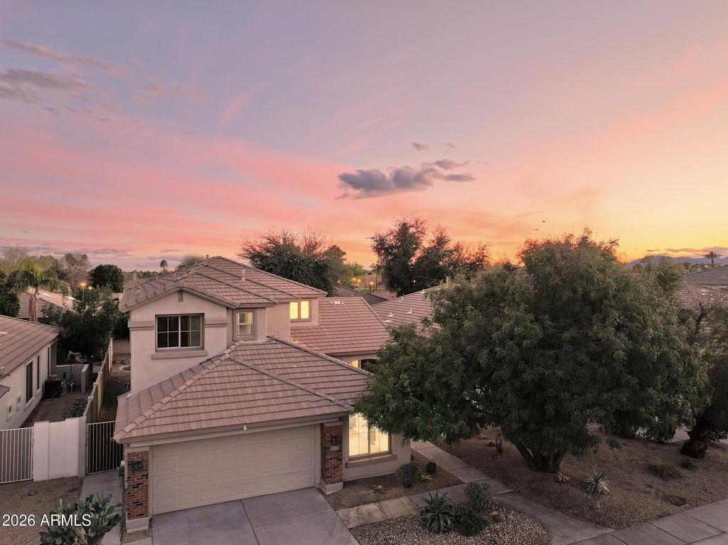 Image 34 of property listing at 563 E KRISTA Way, Tempe, AZ 85284