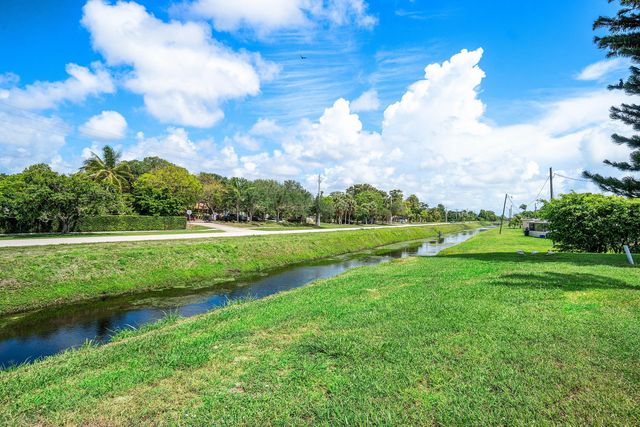 2835 SW 13th Street 202, Delray Beach, FL 33445