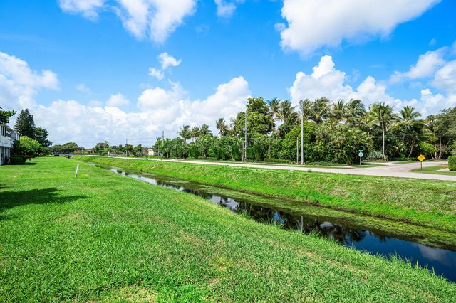 2835 SW 13th Street 202, Delray Beach, FL 33445