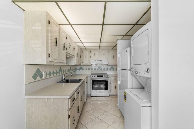 2835 SW 13th Street 202, Delray Beach, FL 33445