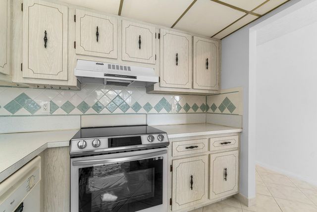 2835 SW 13th Street 202, Delray Beach, FL 33445