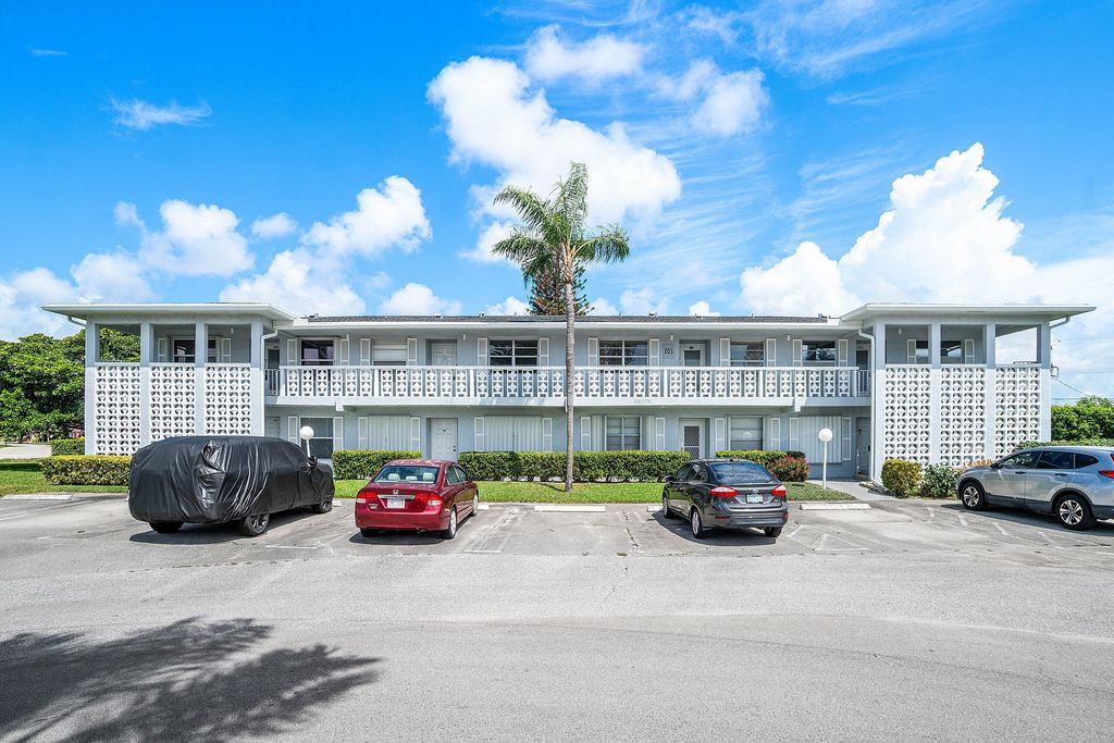 2835 SW 13th Street 202, Delray Beach, FL 33445