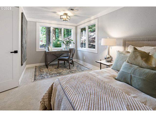 3220 Southshore Blvd, Lake Oswego, OR 97034