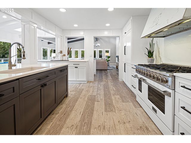 3220 Southshore Blvd, Lake Oswego, OR 97034