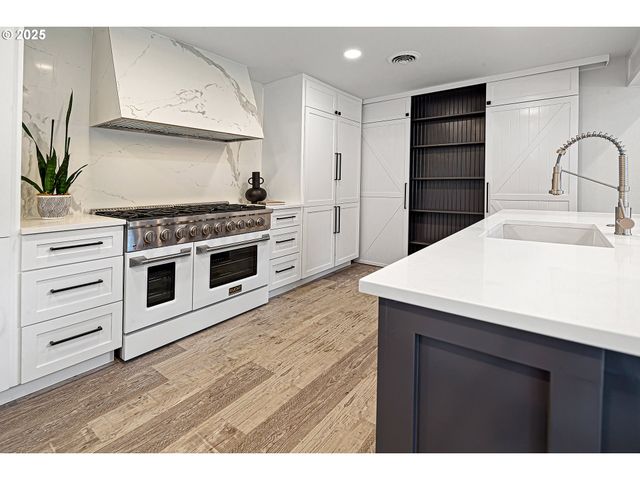 3220 Southshore Blvd, Lake Oswego, OR 97034