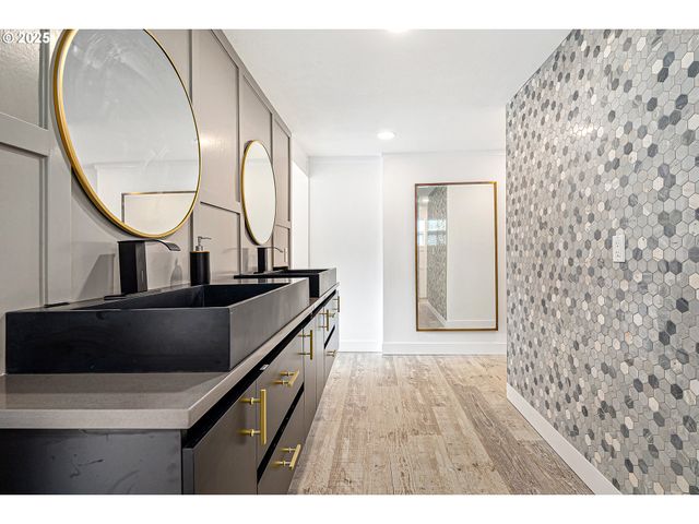 3220 Southshore Blvd, Lake Oswego, OR 97034