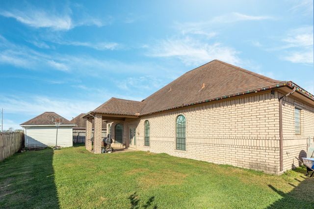 103 Wisteria Street, Richwood, TX 77531