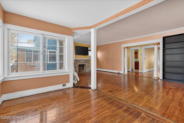 2512 Robinwood Avenue, Toledo, OH 43610