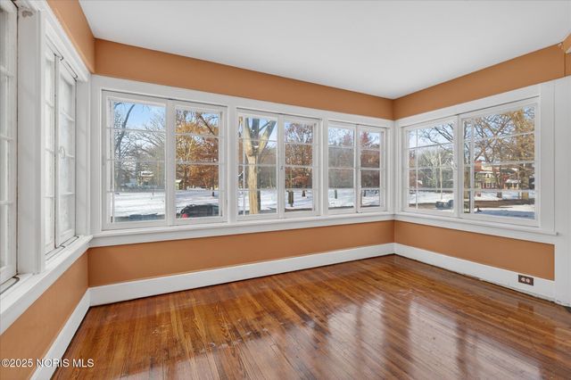 2512 Robinwood Avenue, Toledo, OH 43610