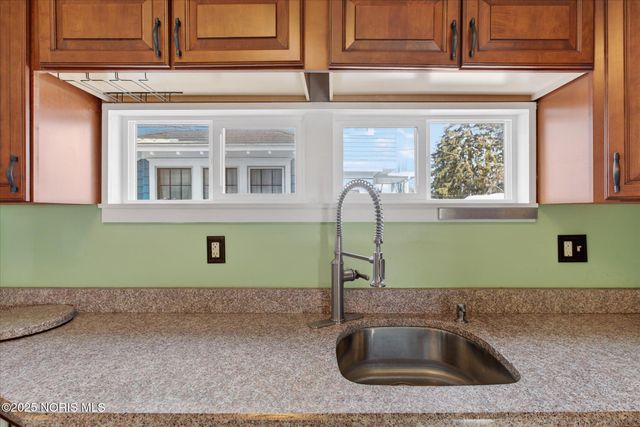 2512 Robinwood Avenue, Toledo, OH 43610