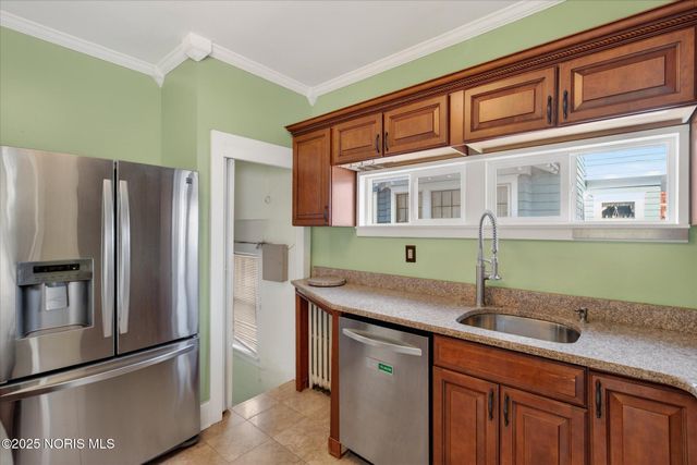 2512 Robinwood Avenue, Toledo, OH 43610