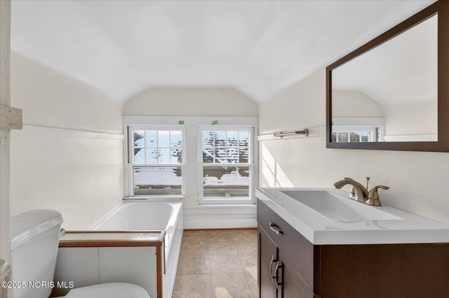 2512 Robinwood Avenue, Toledo, OH 43610