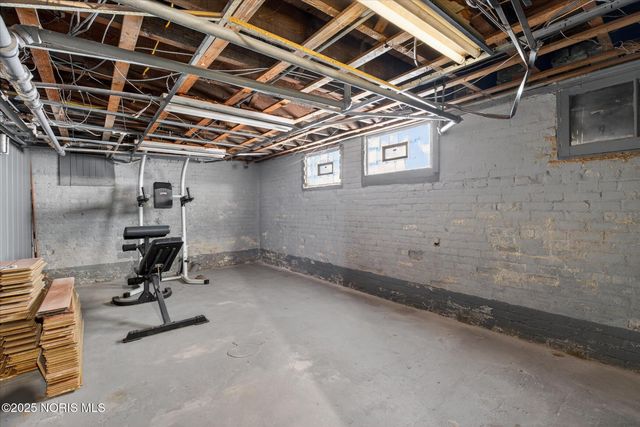 2512 Robinwood Avenue, Toledo, OH 43610