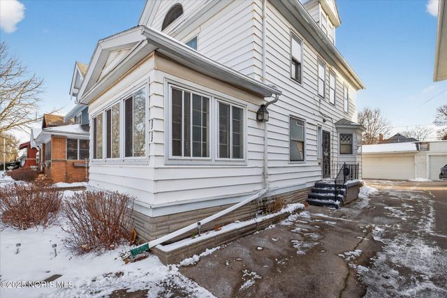 2512 Robinwood Avenue, Toledo, OH 43610