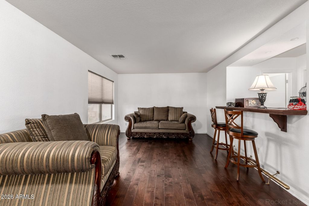 Image 10 of property listing at 3135 W MOLLY Lane, Phoenix, AZ 85083