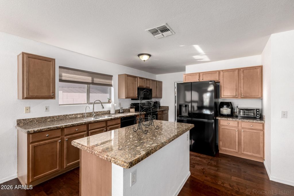 Image 13 of property listing at 3135 W MOLLY Lane, Phoenix, AZ 85083