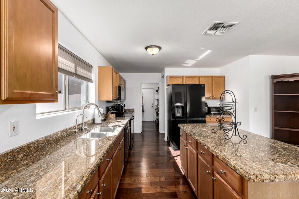 Image 14 of property listing at 3135 W MOLLY Lane, Phoenix, AZ 85083