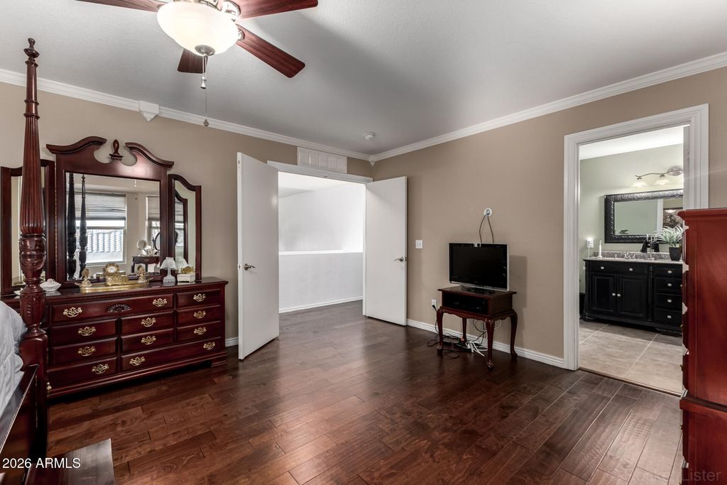 Image 20 of property listing at 3135 W MOLLY Lane, Phoenix, AZ 85083