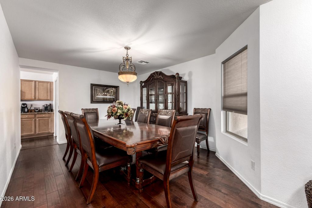 Image 9 of property listing at 3135 W MOLLY Lane, Phoenix, AZ 85083