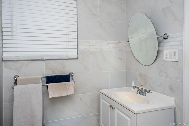 24 Whaley Street, Freeport, NY 11520