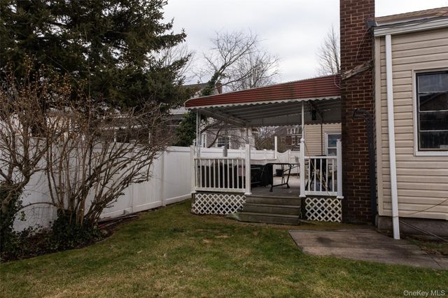 24 Whaley Street, Freeport, NY 11520