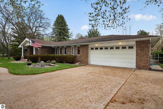 410 Orchard Court, St Louis, MI 48880