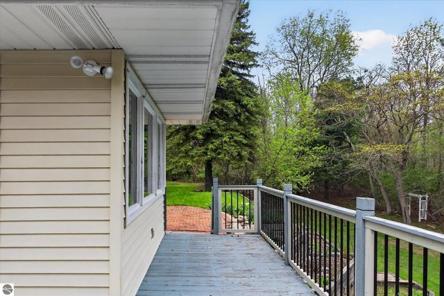 410 Orchard Court, St Louis, MI 48880