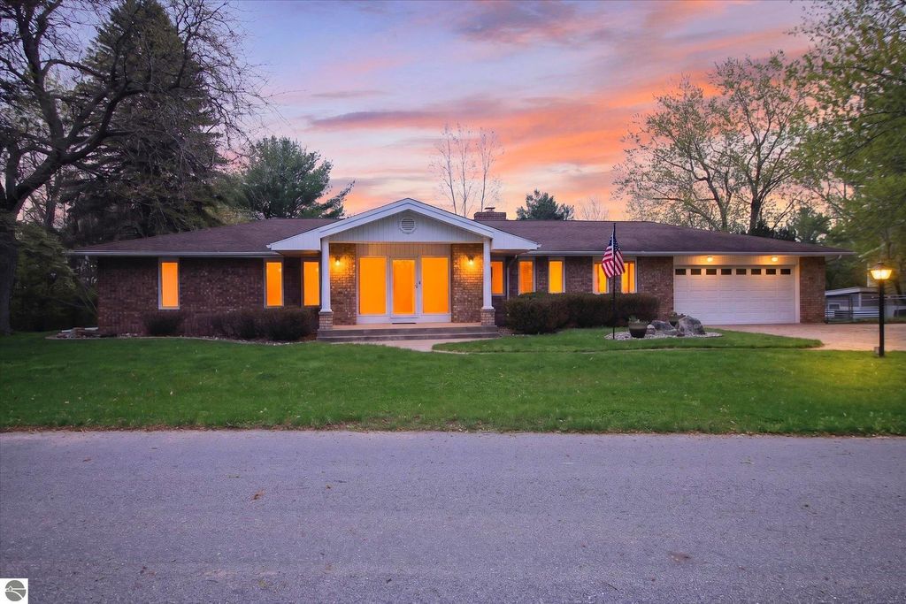 Image 1 of property listing at 410 Orchard Court, St Louis, MI 48880