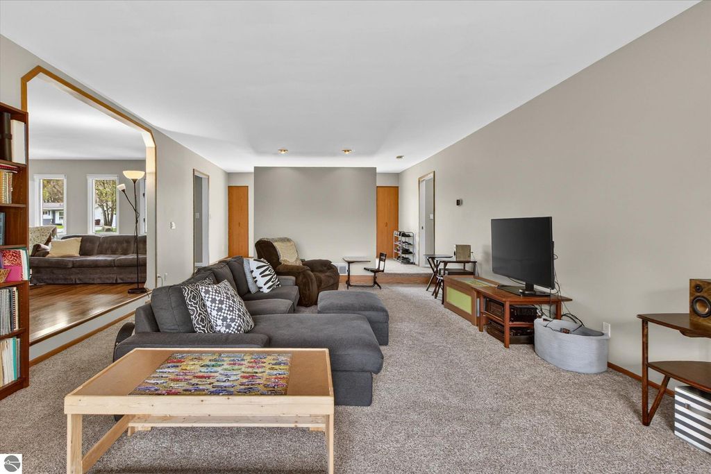 Image 11 of property listing at 410 Orchard Court, St Louis, MI 48880