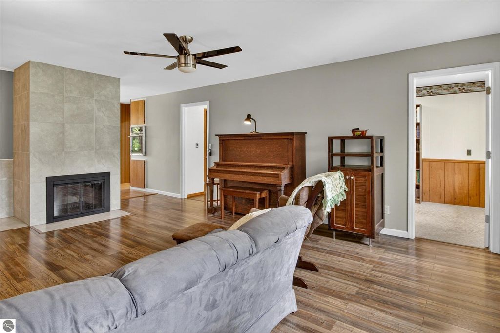 Image 12 of property listing at 410 Orchard Court, St Louis, MI 48880