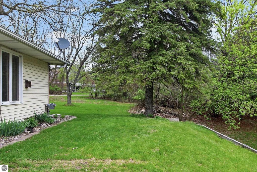 Image 54 of property listing at 410 Orchard Court, St Louis, MI 48880