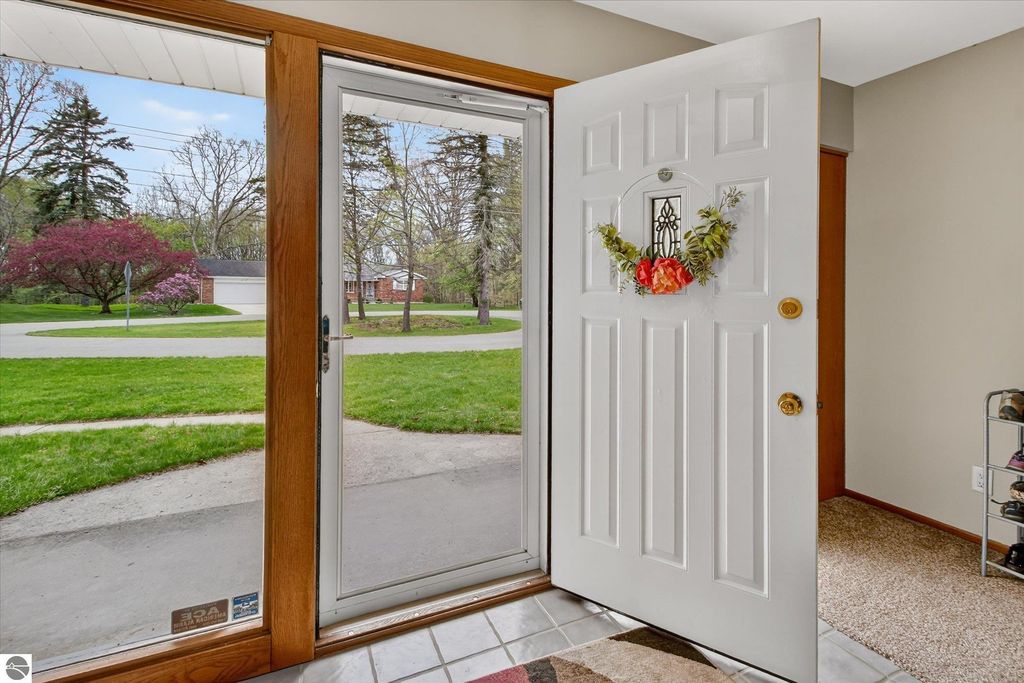 Image 7 of property listing at 410 Orchard Court, St Louis, MI 48880