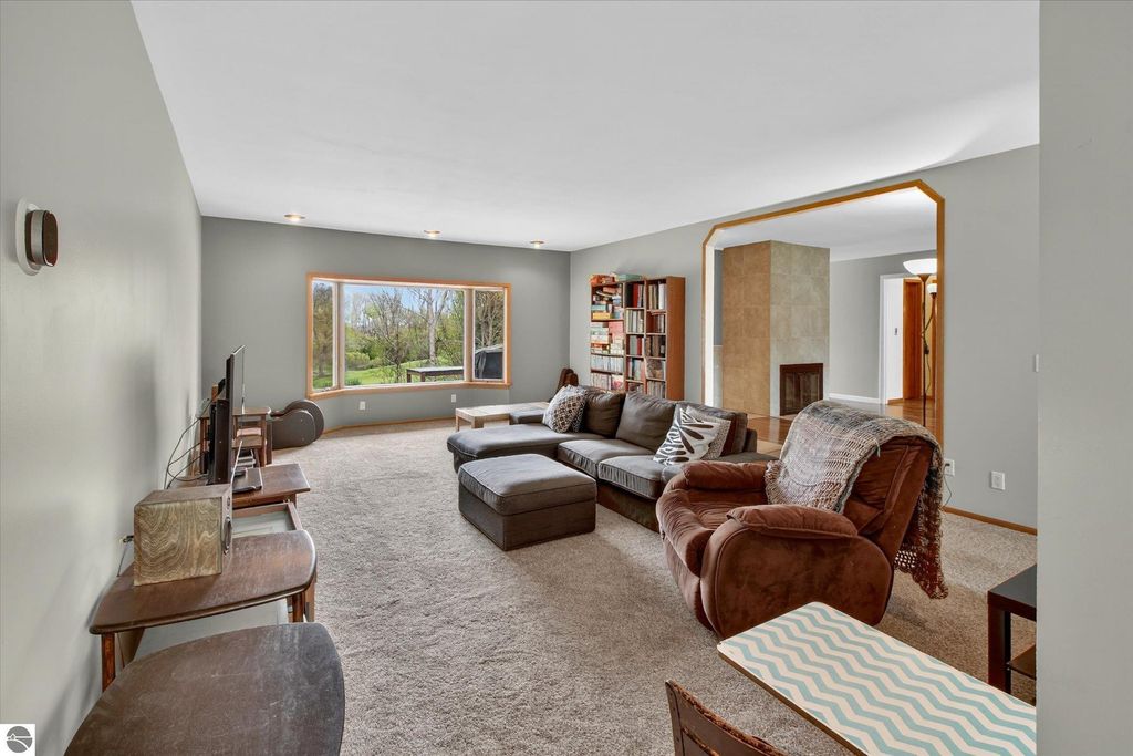Image 9 of property listing at 410 Orchard Court, St Louis, MI 48880