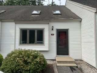 202 Route 27 Apt 32, Raymond, NH 03077