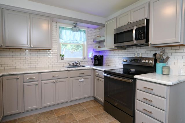 7 Fatima Street, Morrisonville, NY 12962