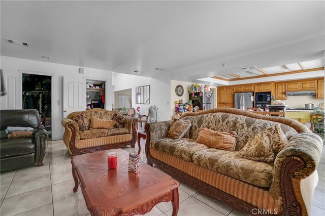8118 Alameda, Downey, CA 90242