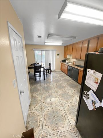 8118 Alameda, Downey, CA 90242