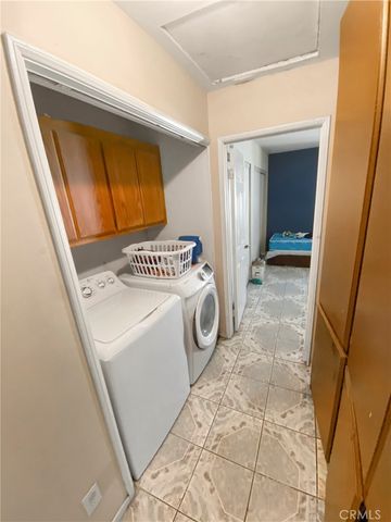 8118 Alameda, Downey, CA 90242