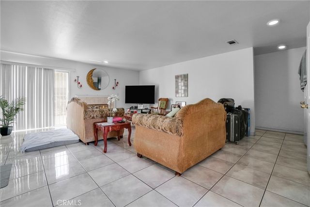 8118 Alameda, Downey, CA 90242