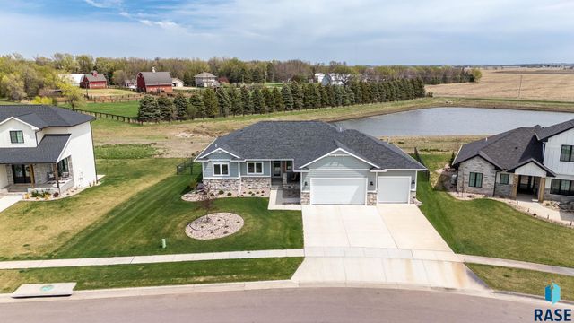 922 Johnson Creek Ct, Harrisburg, SD 57032