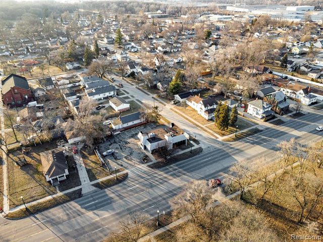 5006 S Wayne Road, Wayne, MI 48184