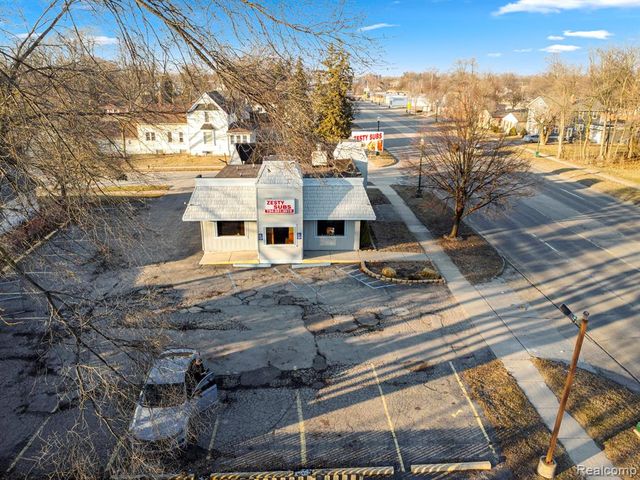 5006 S Wayne Road, Wayne, MI 48184