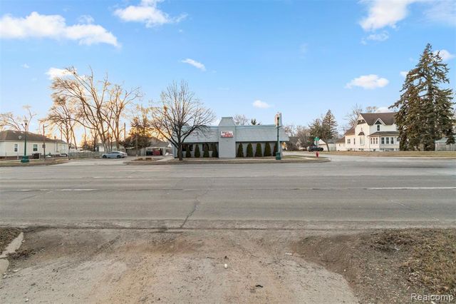 5006 S Wayne Road, Wayne, MI 48184