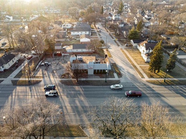 5006 S Wayne Road, Wayne, MI 48184